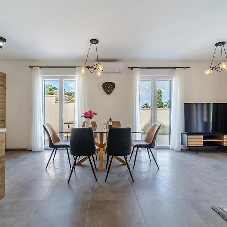 Janie Βίλα Splitska