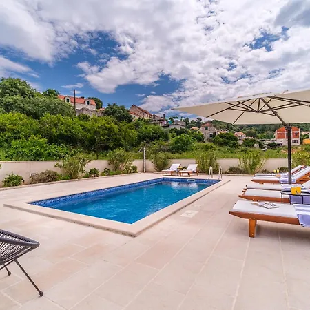 Janie Βίλα Splitska