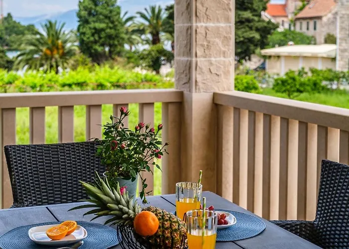 Janie Villa Splitska