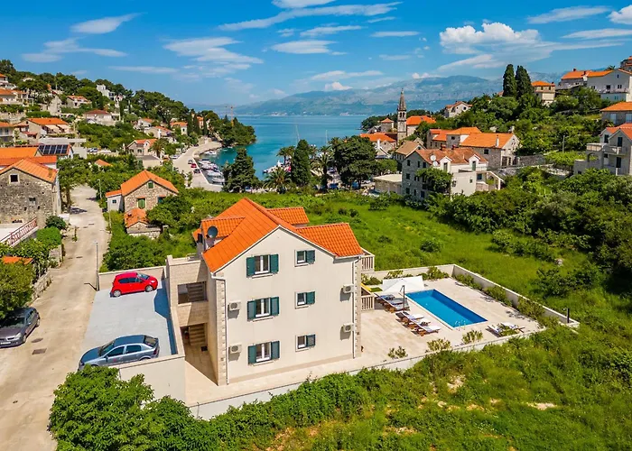 Janie Villa Splitska